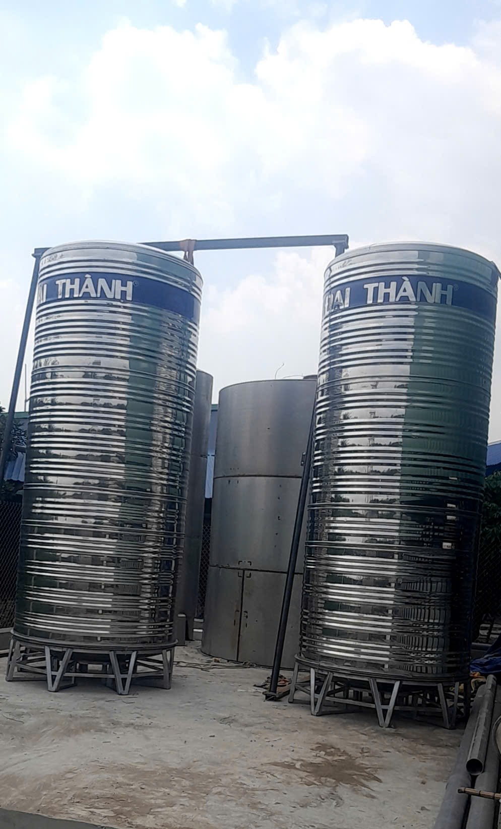 Bulông neo chân bồn inox 12 khối xuống nền chịu lực